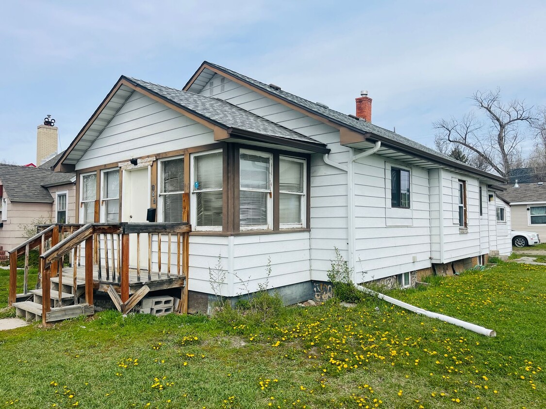 Foto principal - 3 bedroom 2 bathroom house