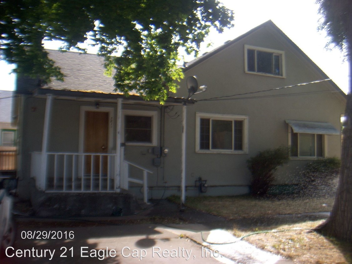 Primary Photo - 701 1/2 Adams Ave