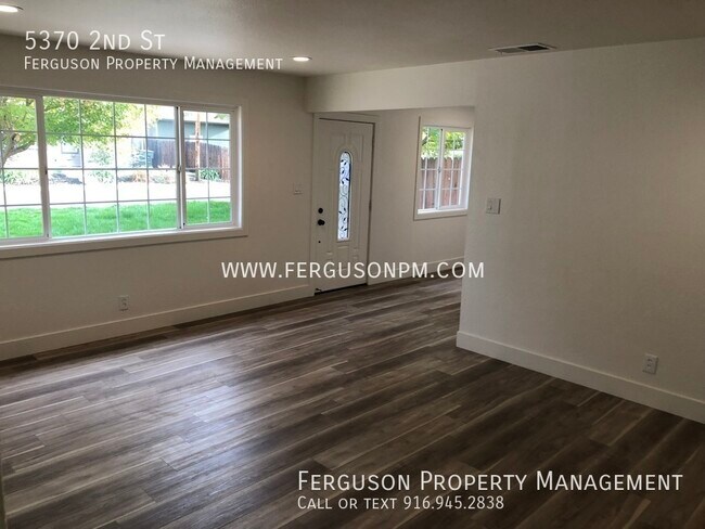 Building Photo - Tastefully Remodeled Solar Home in a Class...