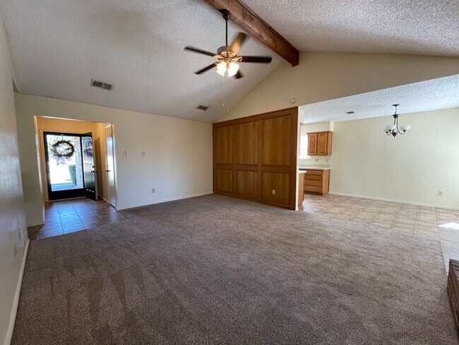 Building Photo - 3 Bedroom 2 Bath Brick Home in Southwest F...