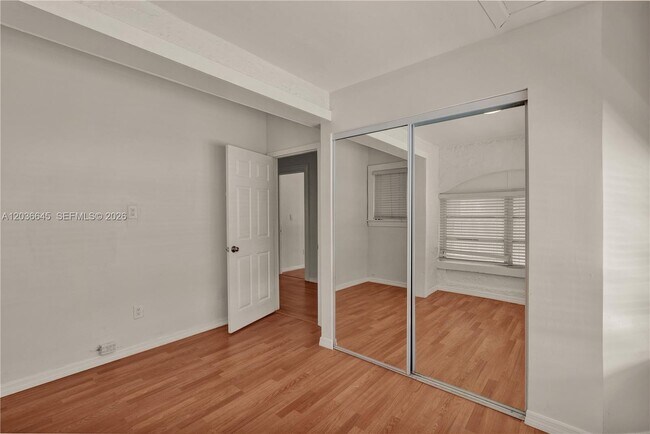 Foto del edificio - 2145 SW 7th St