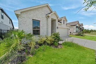 Building Photo - 7623 Coral Lk Dr
