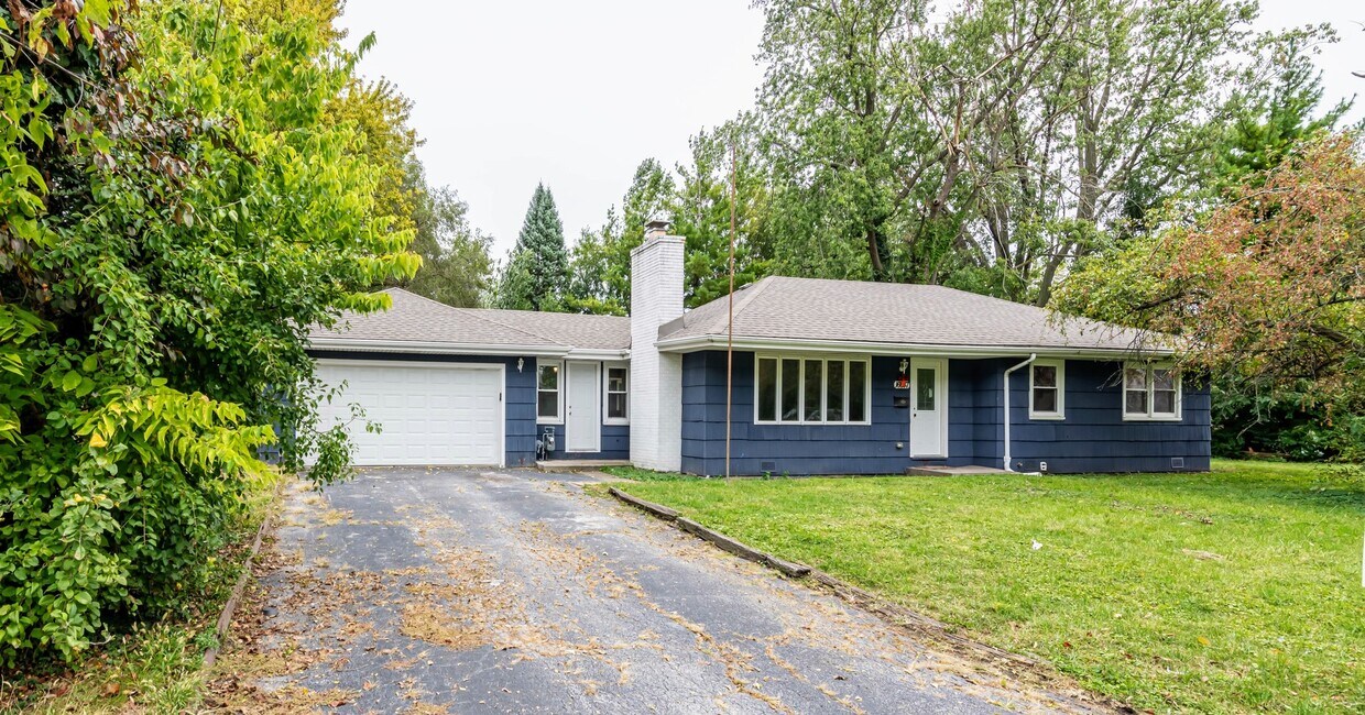 Primary Photo - 16037 Evans Ave