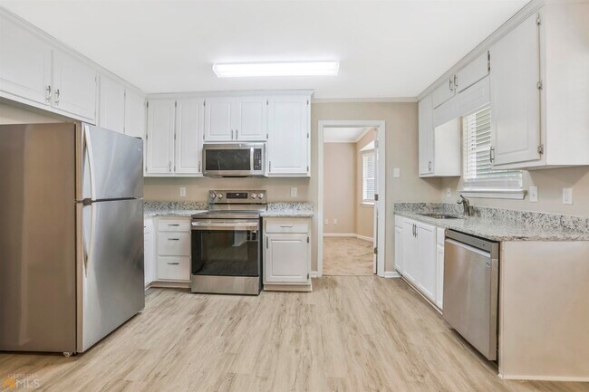 Building Photo - 3625 George Washington Dr