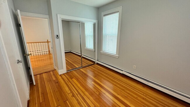 Building Photo - BU Modern 5-bed + 2-bath