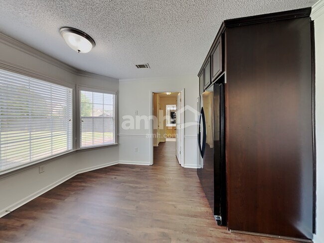 Foto del edificio - 5718 Eagleston Dr