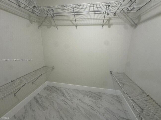 Foto del edificio - 4 br, 3.5 bath House - 4226 SW 134th Pl # 0