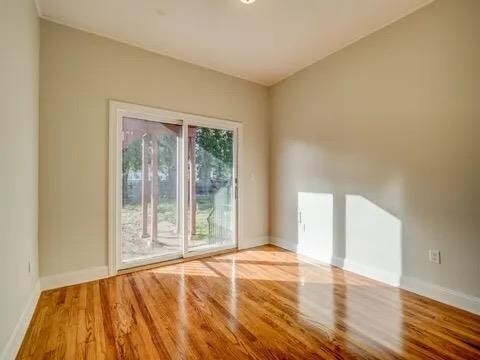 Foto del edificio - 33-35-35 Trask Ave