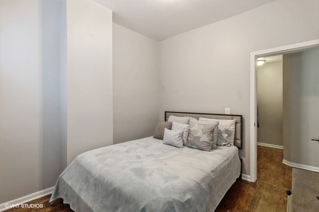 Building Photo - 4326 S Calumet Ave