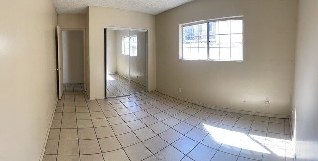 Building Photo - 921 Carob Way