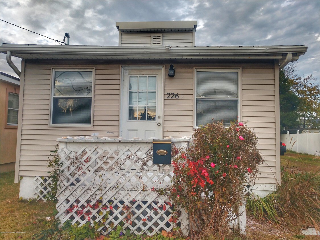 Primary Photo - 226 Lincoln Ave