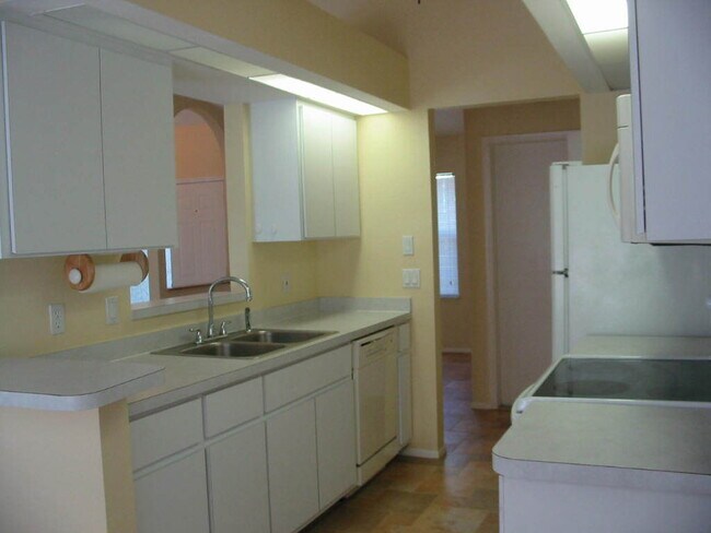 Building Photo - 2624 Peake St