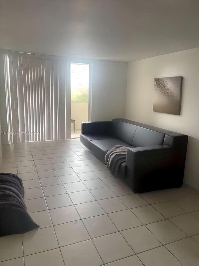 Foto del edificio - 10000 NW 80th Ct