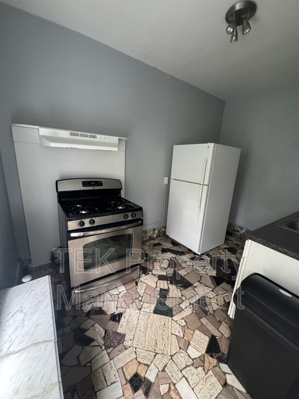 Building Photo - 163 Saratoga Ave