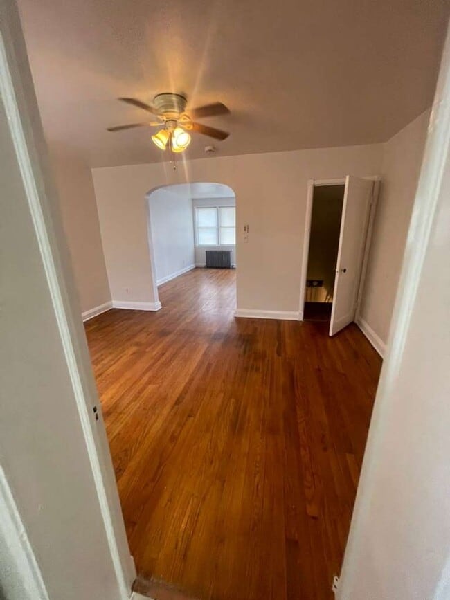 Building Photo - 1502 N Kenwood Ave