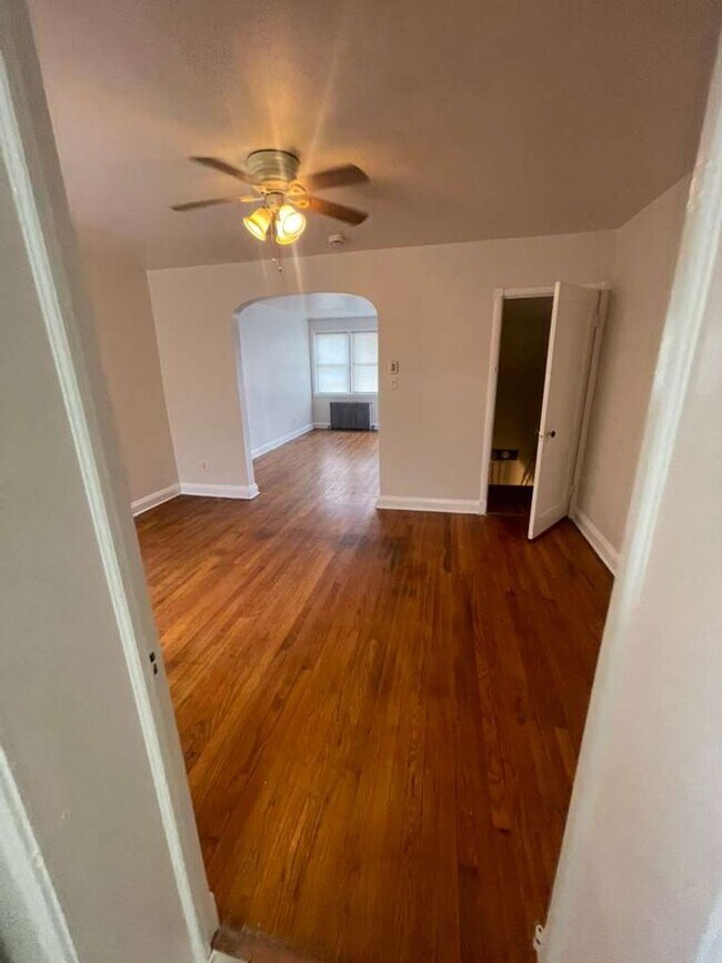 Foto del edificio - 1502 N Kenwood Ave
