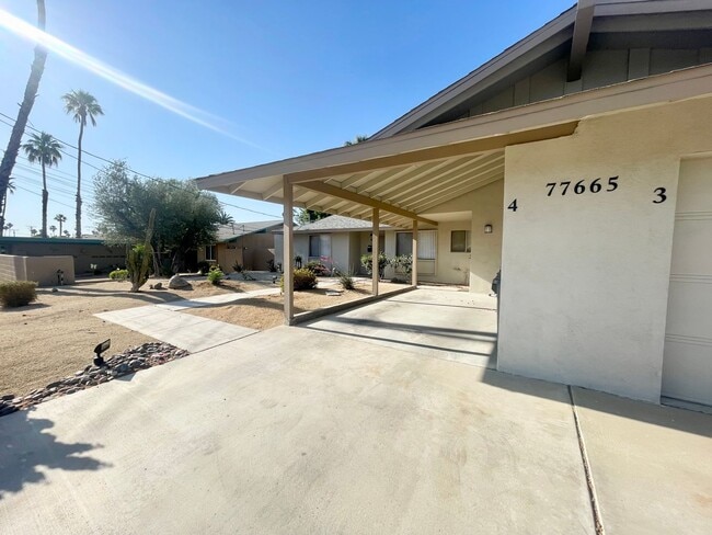 Building Photo - AVAILABLE NOW! 2 Bed 2 Bath condo in Palm ...
