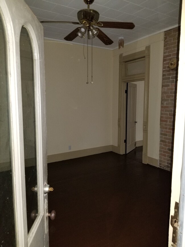 Building Photo - 619 Washburn St