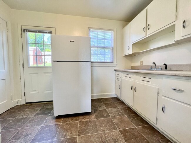 Interior Photo - Latham Park Manor