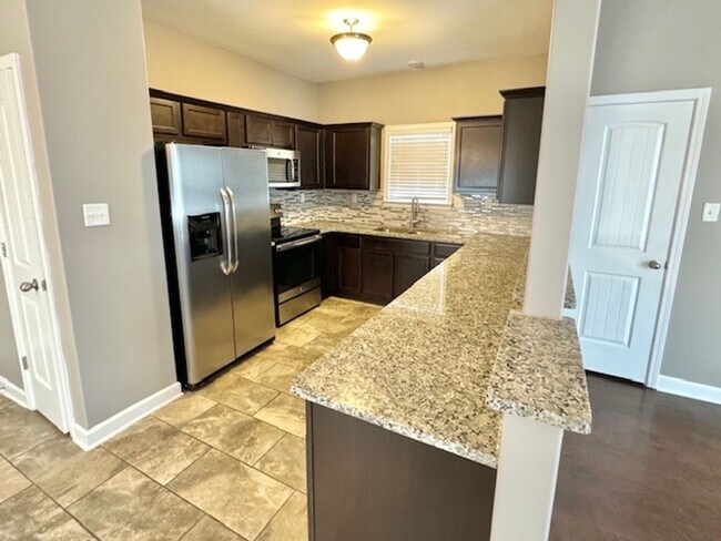 Building Photo - GlenLaurelWay7558