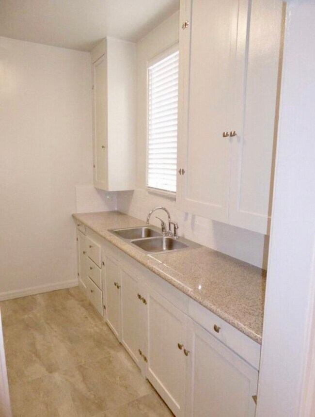 Kitchen-Stainless Steel Appliances Stove/Fridge - 1431 W 36th St
