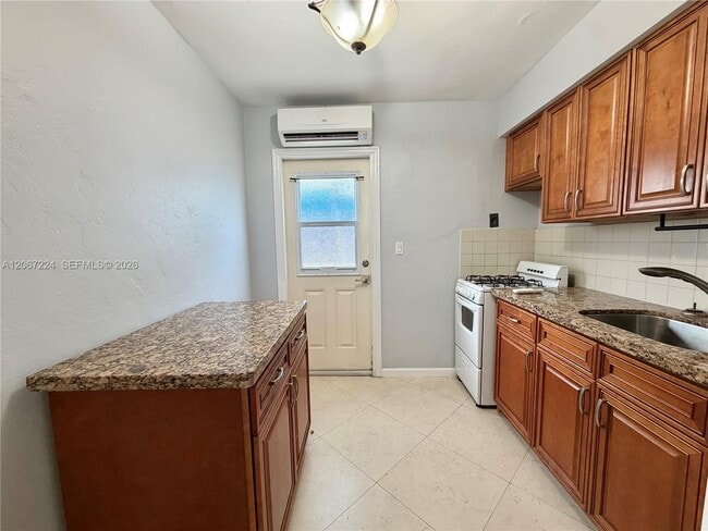 Building Photo - 4213 El Mar Dr