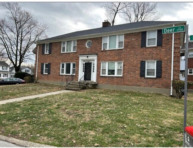 Foto del edificio - 1736 Deerwood Ave