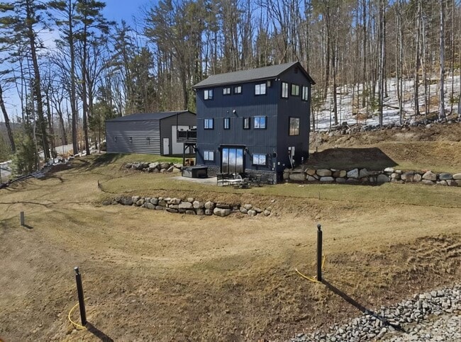 Building Photo - 253 Upper Mad River Rd