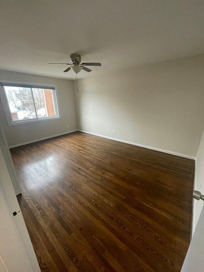 Foto del edificio - 9422 Adelphi Rd