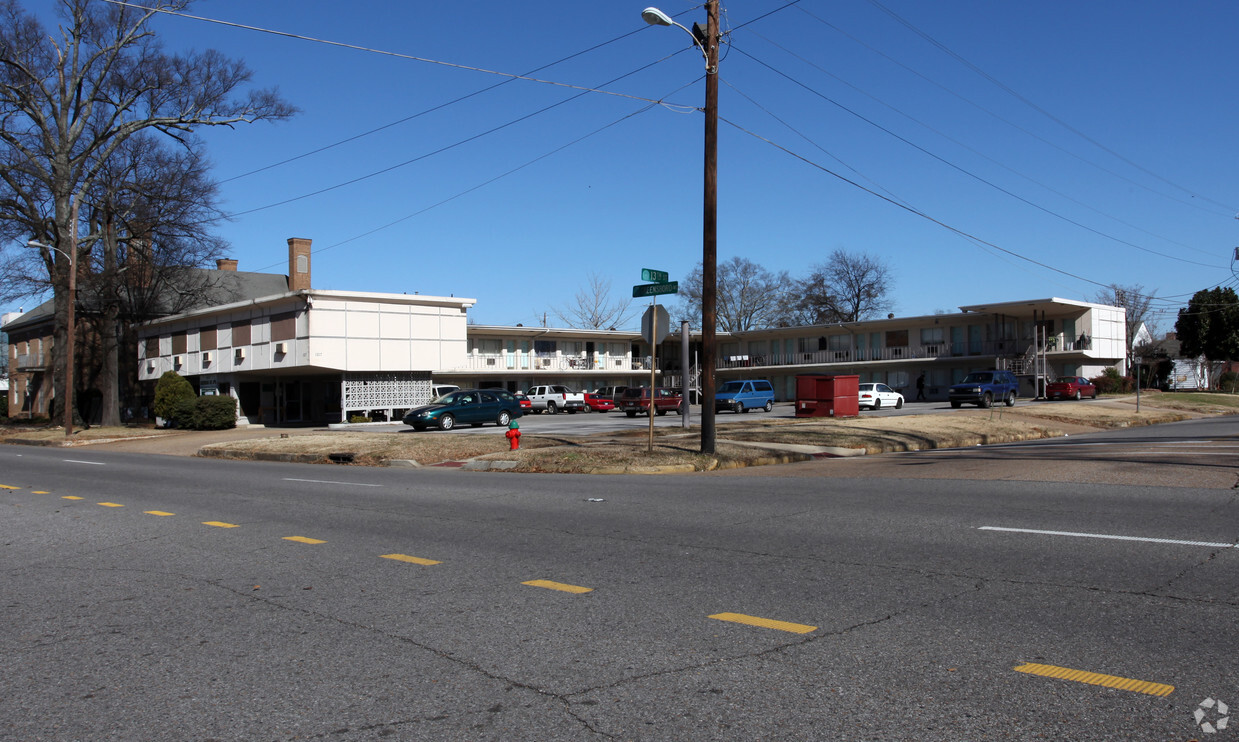 Primary Photo - Greensboro Avenue Apartments