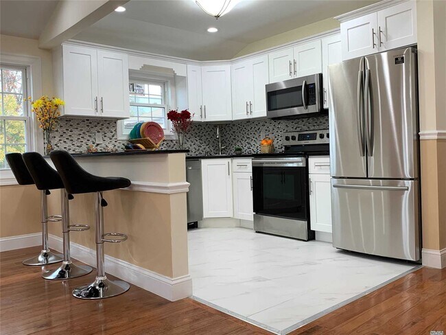 Foto del edificio - 230-10 Edgewood Ave