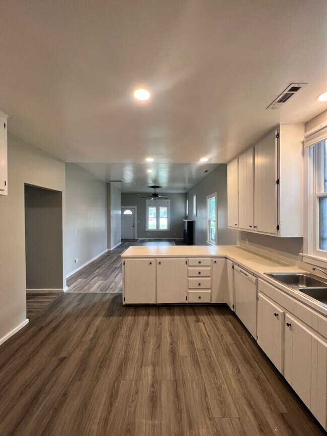 Foto del edificio - House Available for Rent in Mt Vernon!
