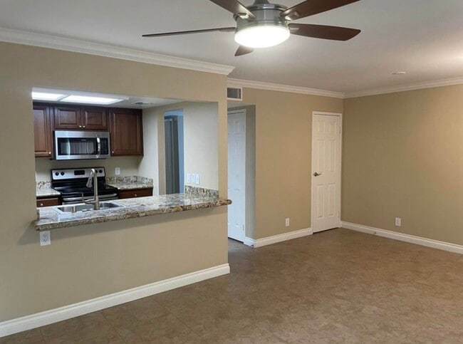 Foto del edificio - 43376 Cook St