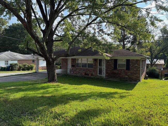 Building Photo - 823 N Bryan St