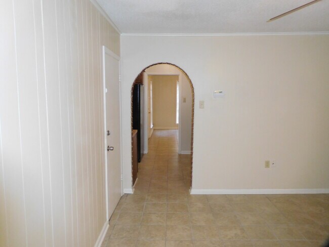 Den - 3413 Keystone Ave