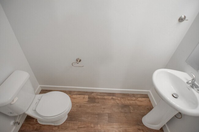 Foto del edificio - 2-Story Delinda Townhomes in Nampa! Now Pr...