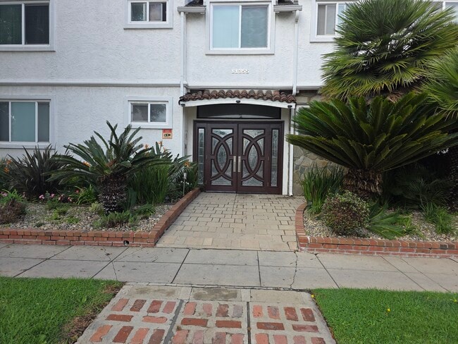 control access - 11355 Washington Pl