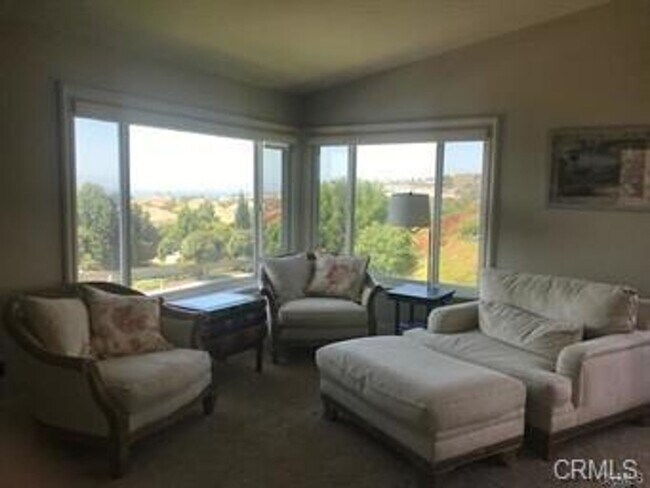Building Photo - Panoramic Ocean View from this top level condo