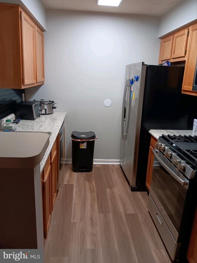 Building Photo - 8961 Town Center Cir