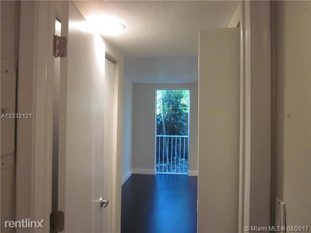 Foto del edificio - 6900 N Kendall Dr