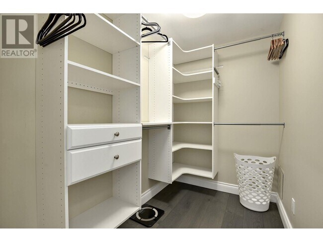 Photo du bâtiment - 608-837 W Hastings St