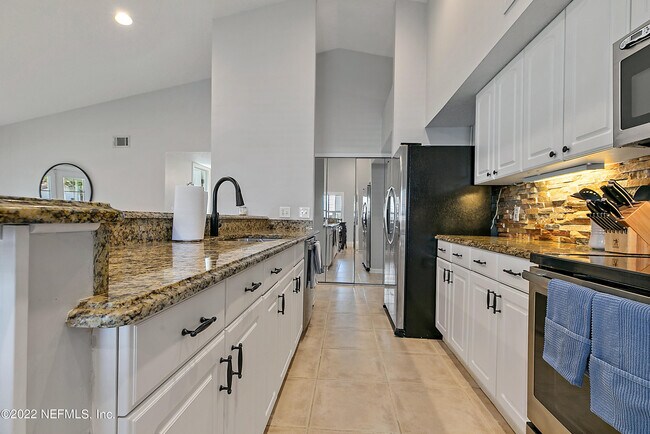Building Photo - 3937 Palm Way