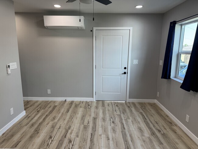 Sala de estar - 2428 Denver St