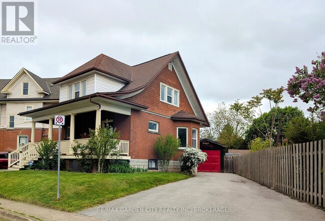 Building Photo - 5387 College Crescent