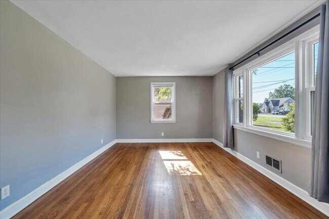 Foto del edificio - 2413 Memorial Ave SW