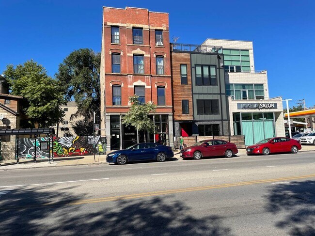 Foto del edificio - 1418 W Division St
