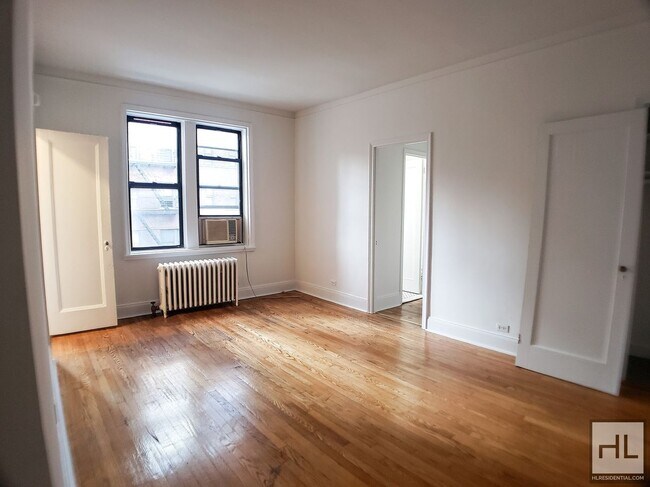Building Photo - E 55 ST