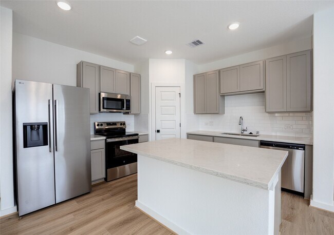 Building Photo - 2031 Longmire Villas Ct