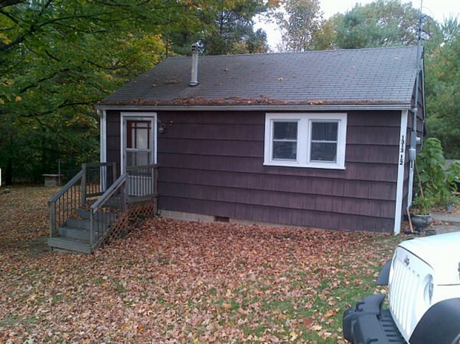 Building Photo - Private 1 bed/1 bath house by IU Golf Course!