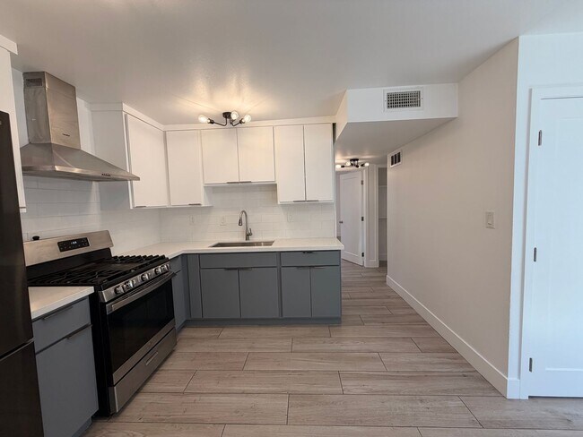 Building Photo - 8517 Cedros Ave